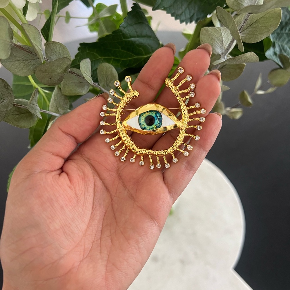 Eye Brooch - Picture 3 of 4